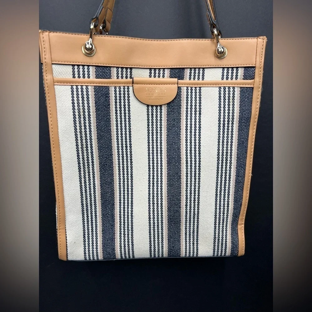 Jones New York shoulder bag Signature Navy Blue and white